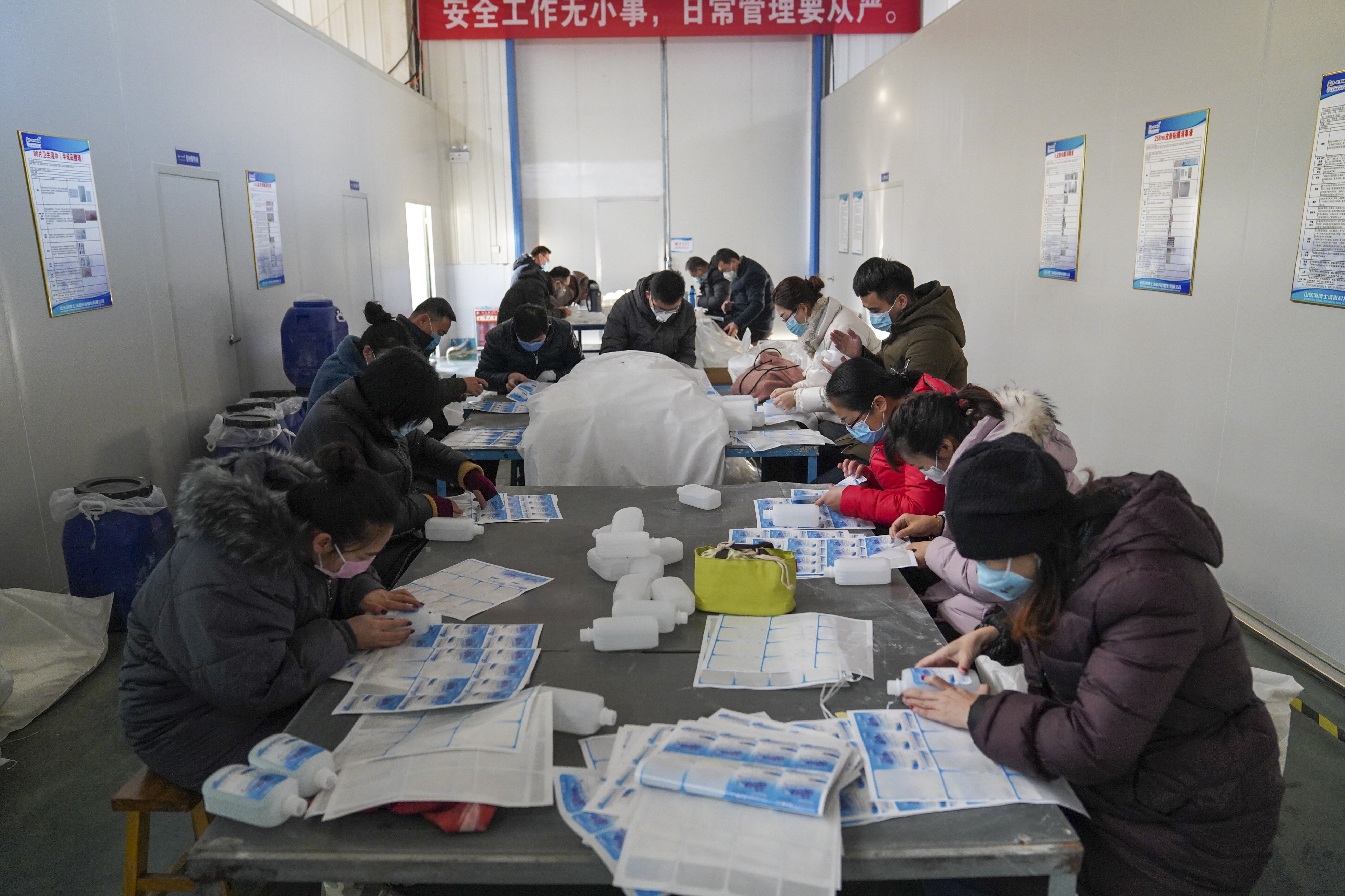 8、支援企業(yè)，集團(tuán)職工前往“消博士”義務(wù)幫工.jpg